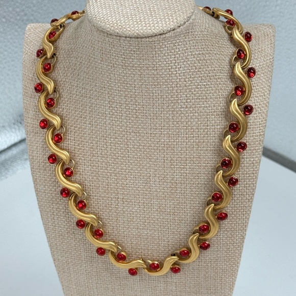 daria Jewelry - Vintage Signed DARIA. Gold Tone,Clear Red Lucite Statement Necklace 16”
